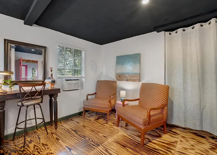 Artsy 2br, Near Fsu & Downtown Сasa de vacaciones